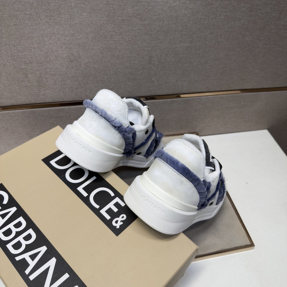 Dolce & Gabbana White & Navy Low-Top Sneakers